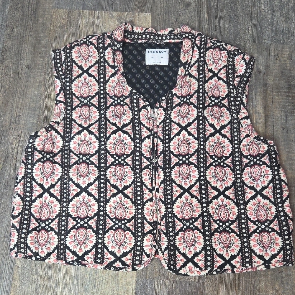 Old Navy Black and Pink Patterned Women's Quilt Vest